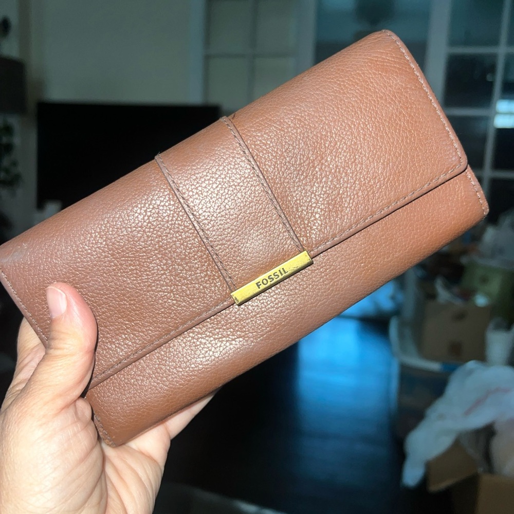 Fossil Tan-Brown Leather Continental Wallet with Gold Plaque RFID protection